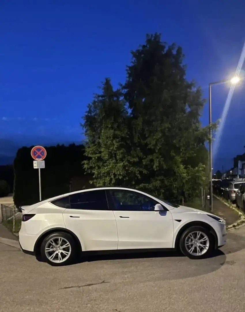 Tesla Model Y Long Range AWD 75kWh / Leasingübernahme möglich - 1
