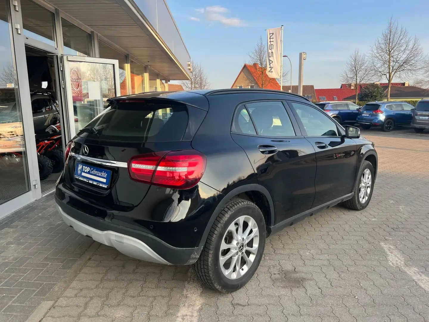 Mercedes-Benz GLA 200 d LED Scheinwerfer Navi Sitzheizung PDC Zwart - 2