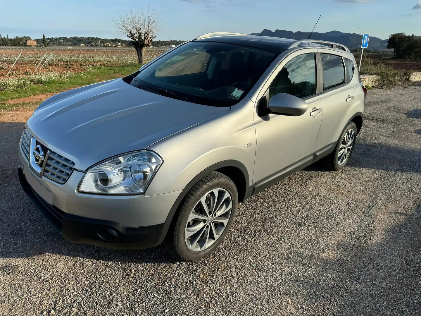 Nissan Qashqai 2.0 dCi 150 FAP All-Mode Connect Edition Silber - 1