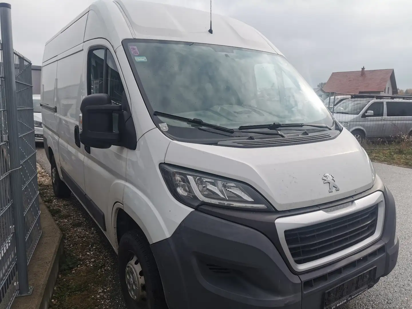 Peugeot Boxer 335 L2H2 Komfort BlueHDi 130 Weiß - 2