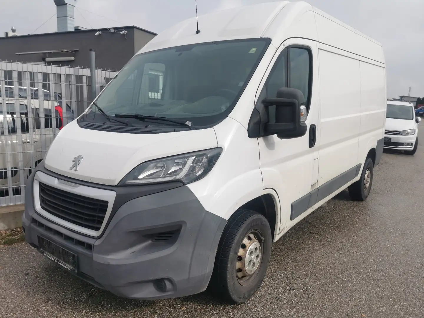 Peugeot Boxer 335 L2H2 Komfort BlueHDi 130 Weiß - 1