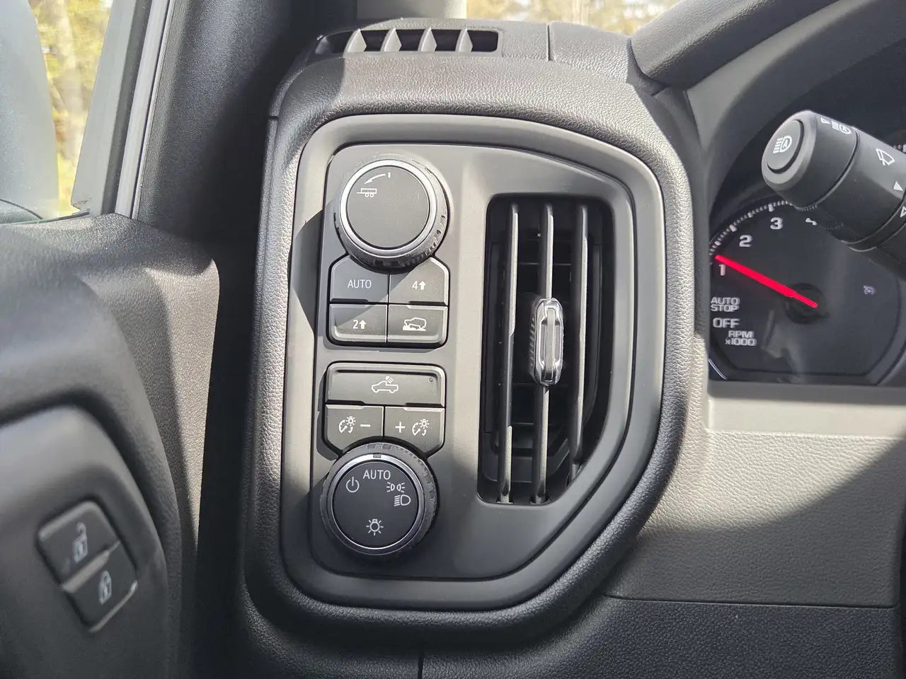 Chevrolet Silverado 1500 снимка Chevrolet Silverado 1500