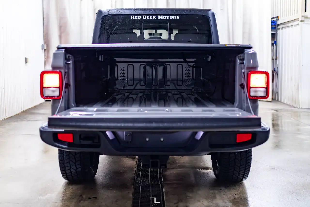 Jeep Gladiator снимка Jeep Gladiator