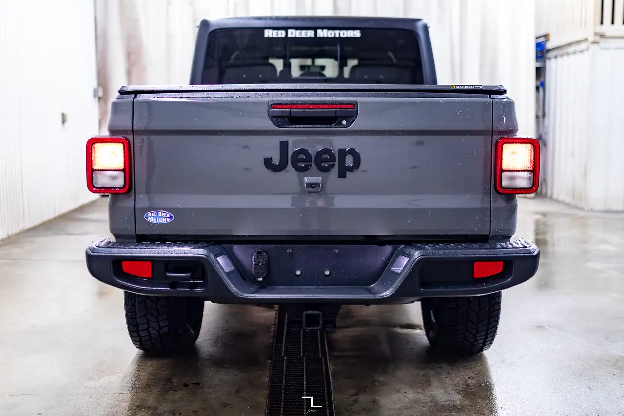 Jeep Gladiator снимка Jeep Gladiator