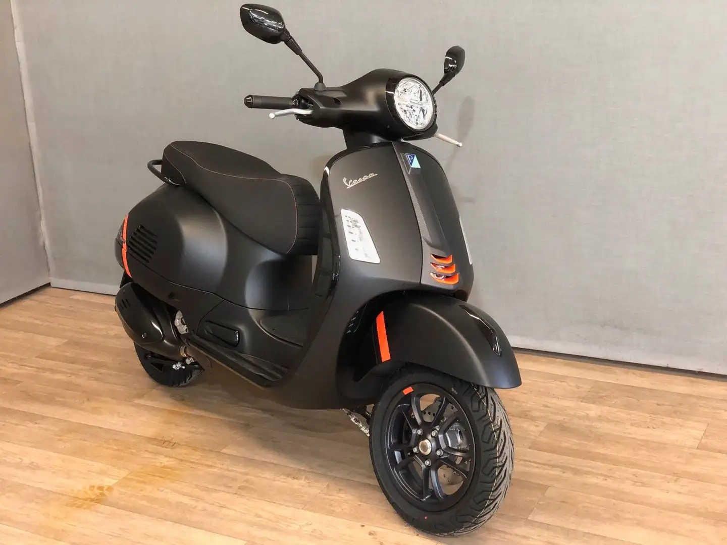 Vespa GTS 125 SuperSport --  E5+ NORM -HAUSPREISAKTION Schwarz - 2