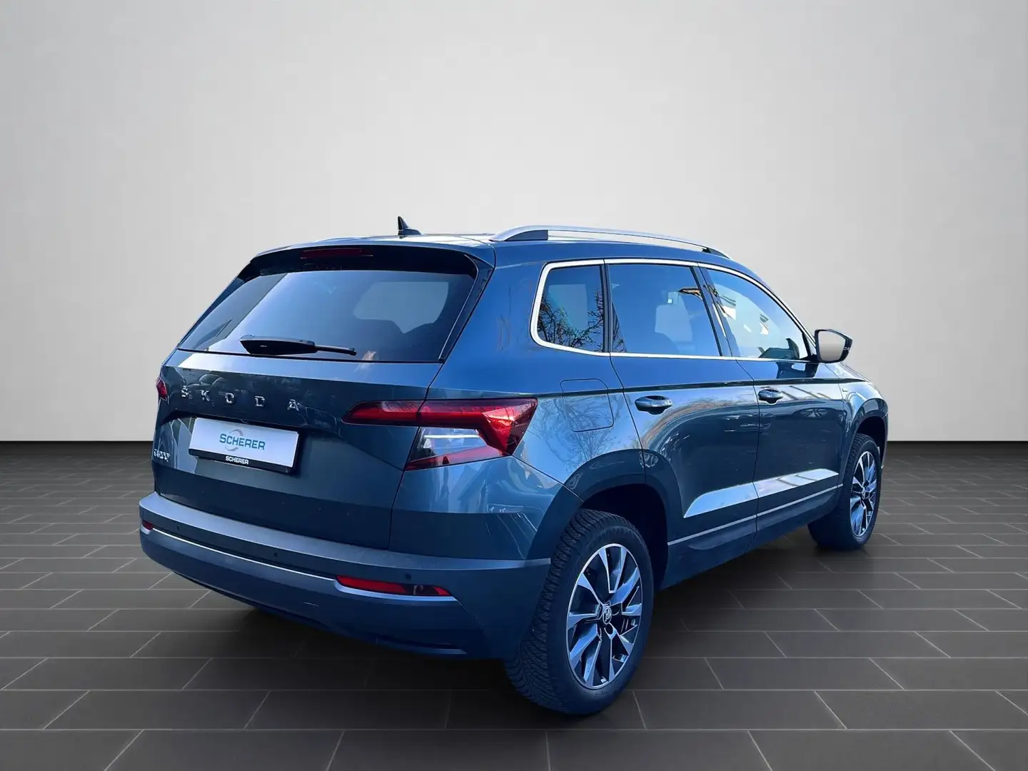 Skoda Karoq 1.5 TSI, DSG, NAVI, RFK, PANO, ACC, E-KLAP Grau - 2
