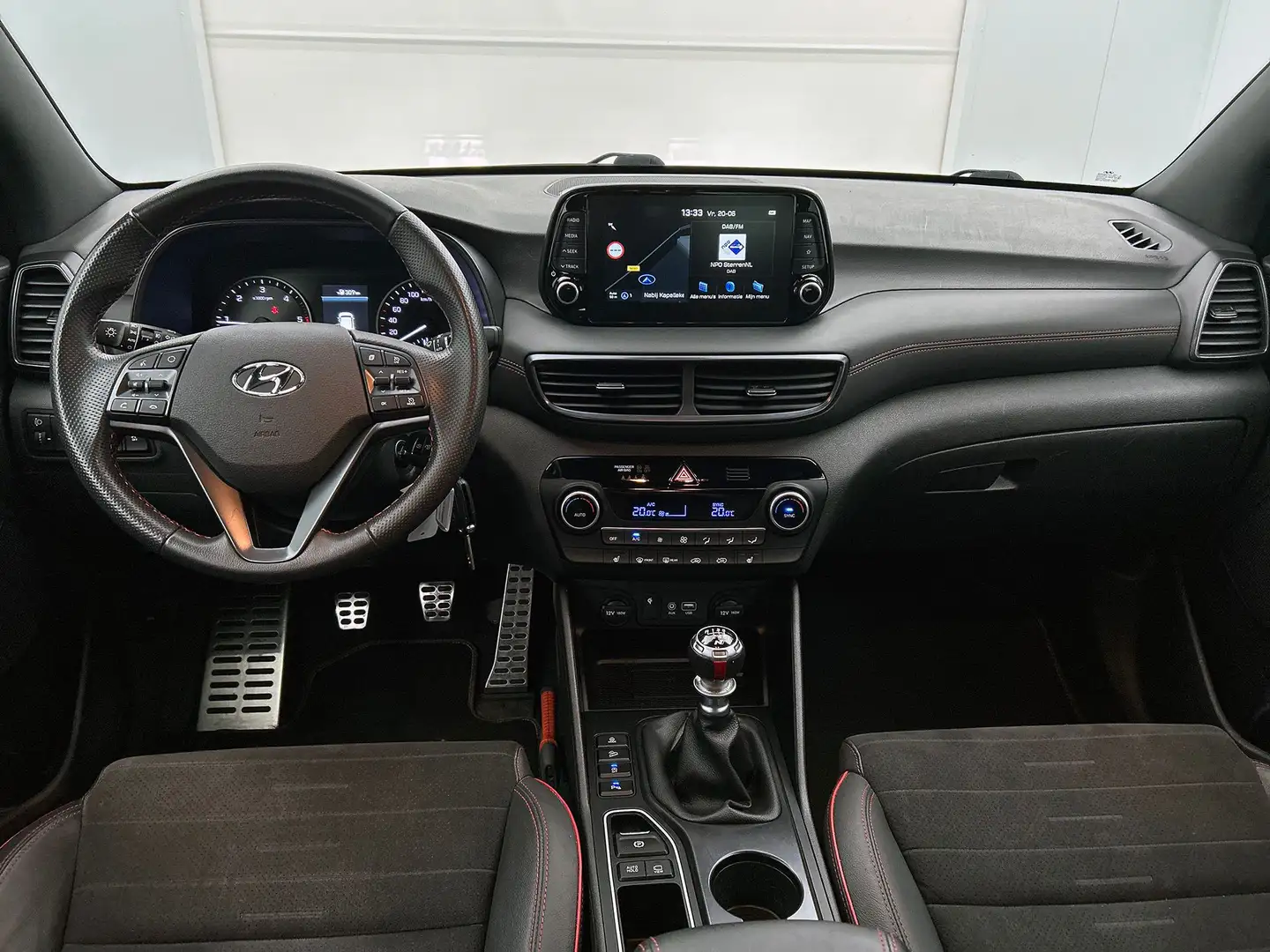 Hyundai TUCSON 1.6 CRDi mild-hybride 136PK / 48V N-Line / Trekhaa Zwart - 2