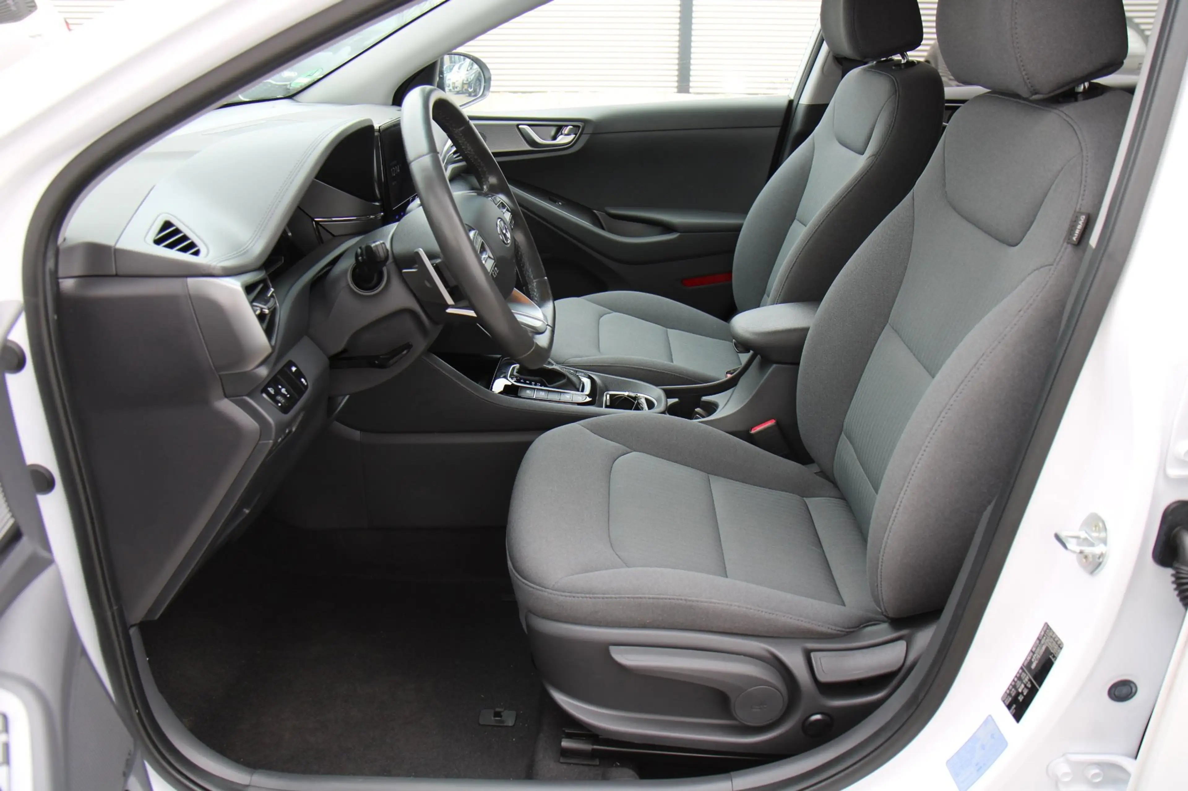 Hyundai IONIQ 1.6 GDi PHEV Carplay Camera Dealer Ond. !! — photo 8