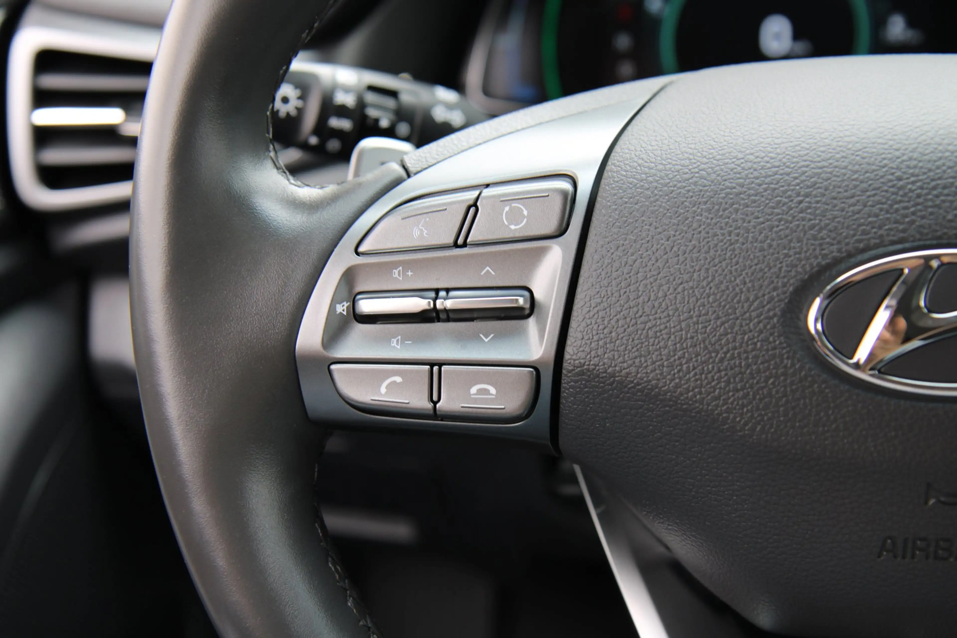Hyundai IONIQ 1.6 GDi PHEV Carplay Camera Dealer Ond. !! — photo 17