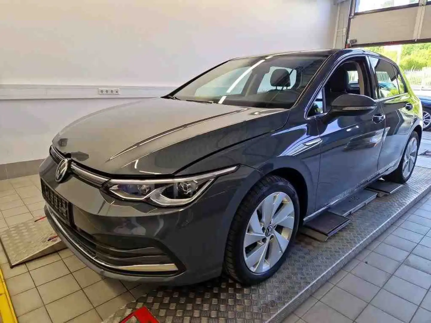 Volkswagen Golf 1,5 TSI Style AHK Navi LED SHZ ACC Grigio - 2