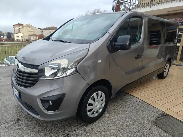Opel Vivaro 9 posti