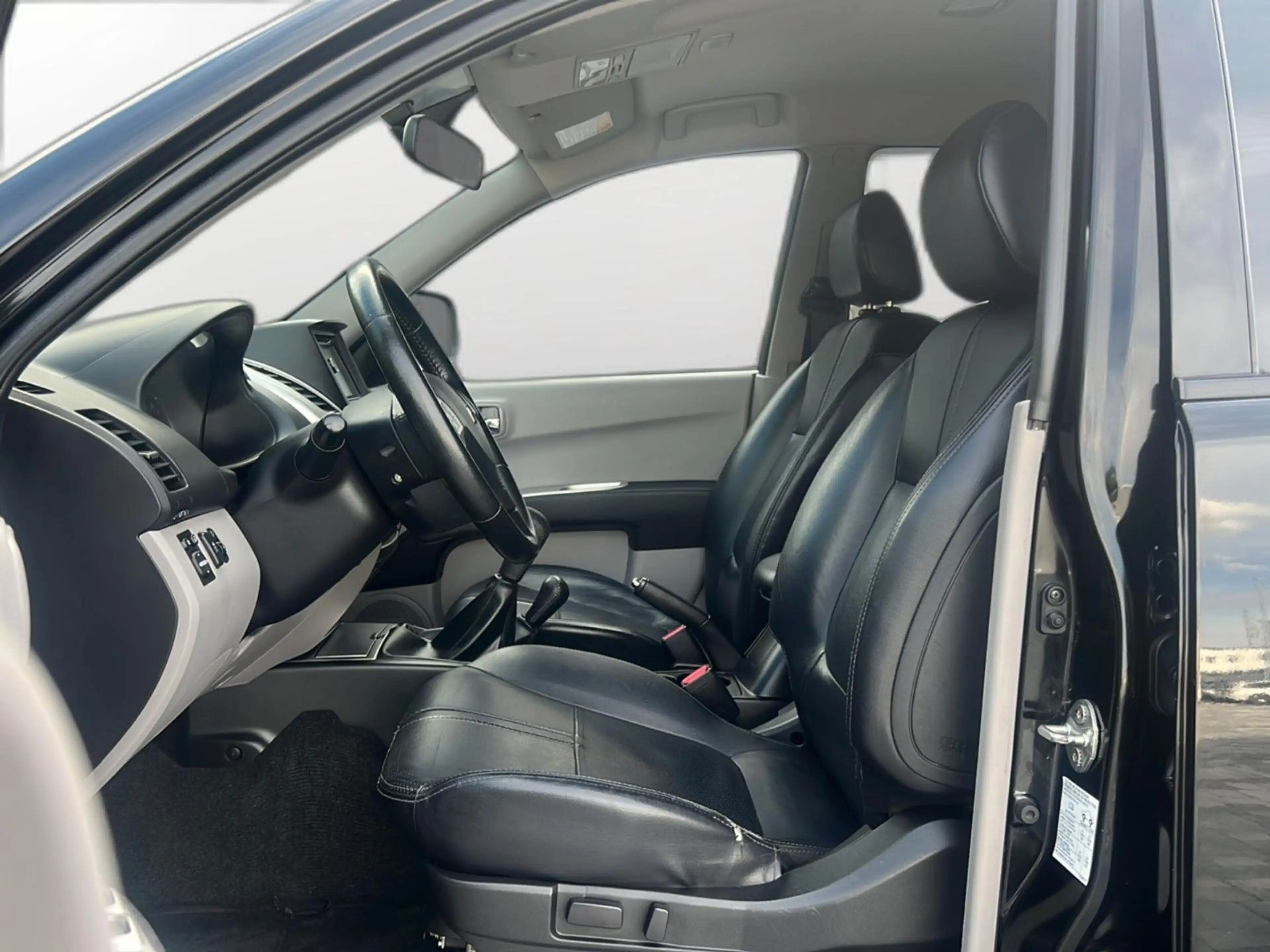 Mitsubishi L200 Edition 20 DoKa*1HAND*HARDTOP*AHK*SHZ* — photo 10