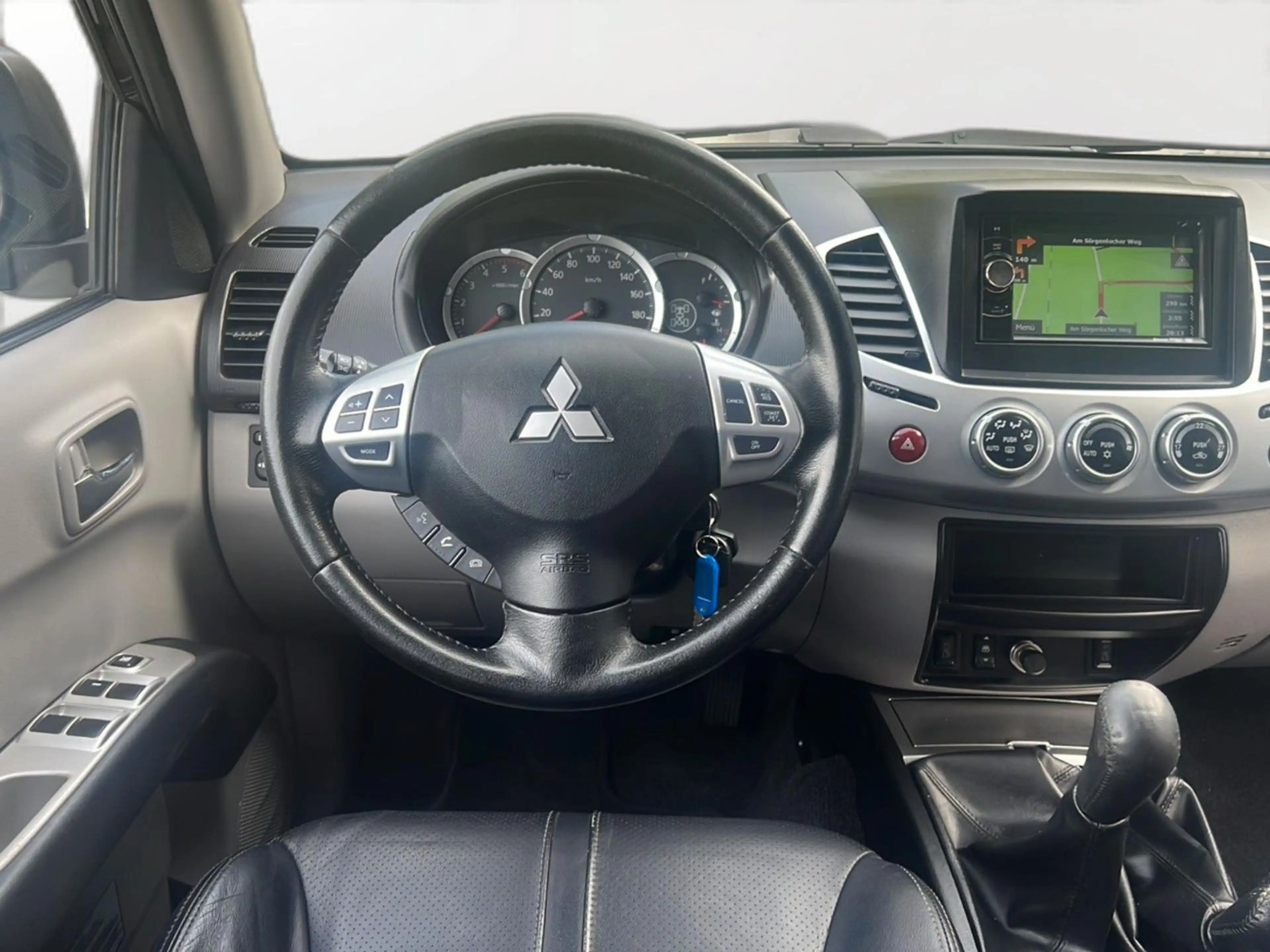 Mitsubishi L200 Edition 20 DoKa*1HAND*HARDTOP*AHK*SHZ* — photo 15