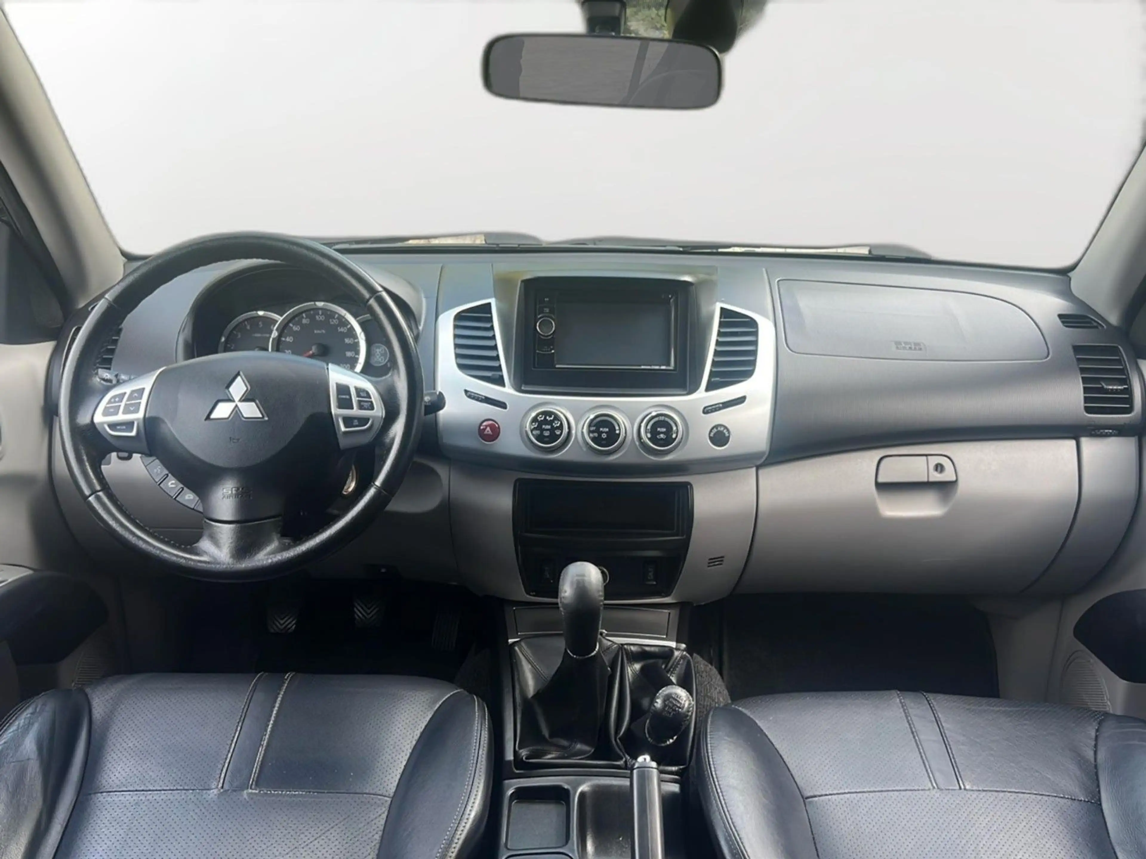 Mitsubishi L200 Edition 20 DoKa*1HAND*HARDTOP*AHK*SHZ* — photo 14
