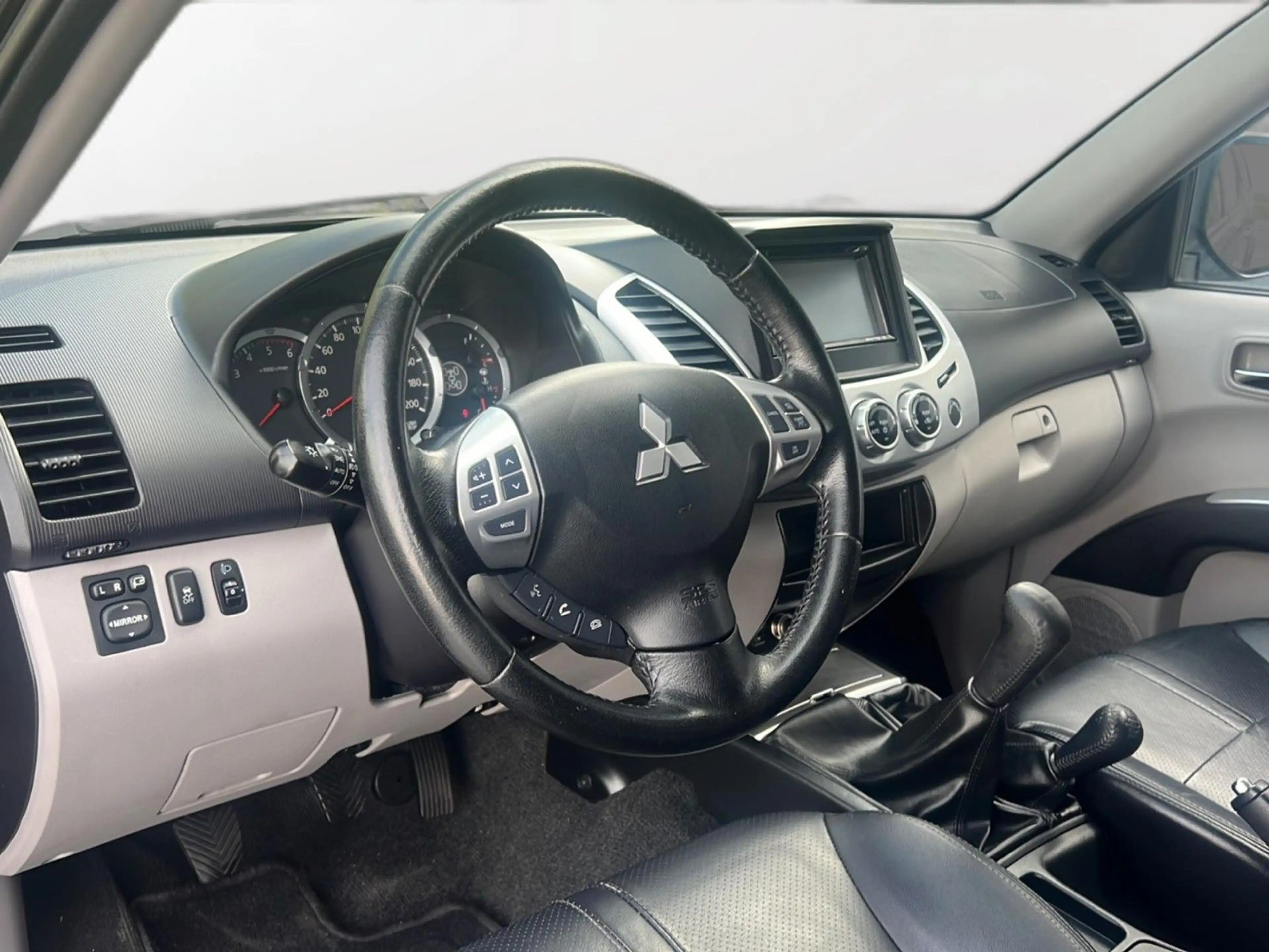 Mitsubishi L200 Edition 20 DoKa*1HAND*HARDTOP*AHK*SHZ* — photo 9