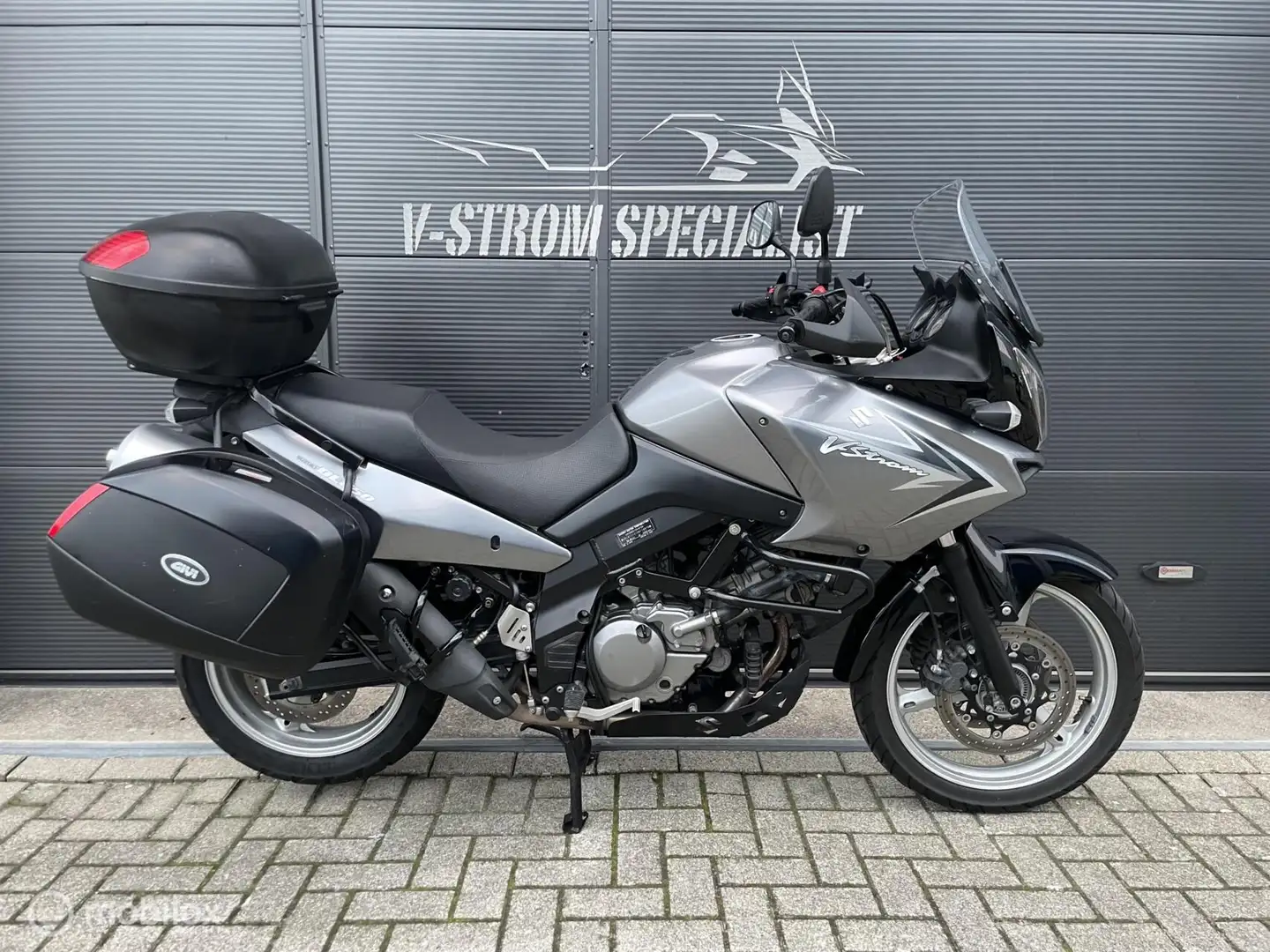 Suzuki V-Strom 650 DL T Grau - 1