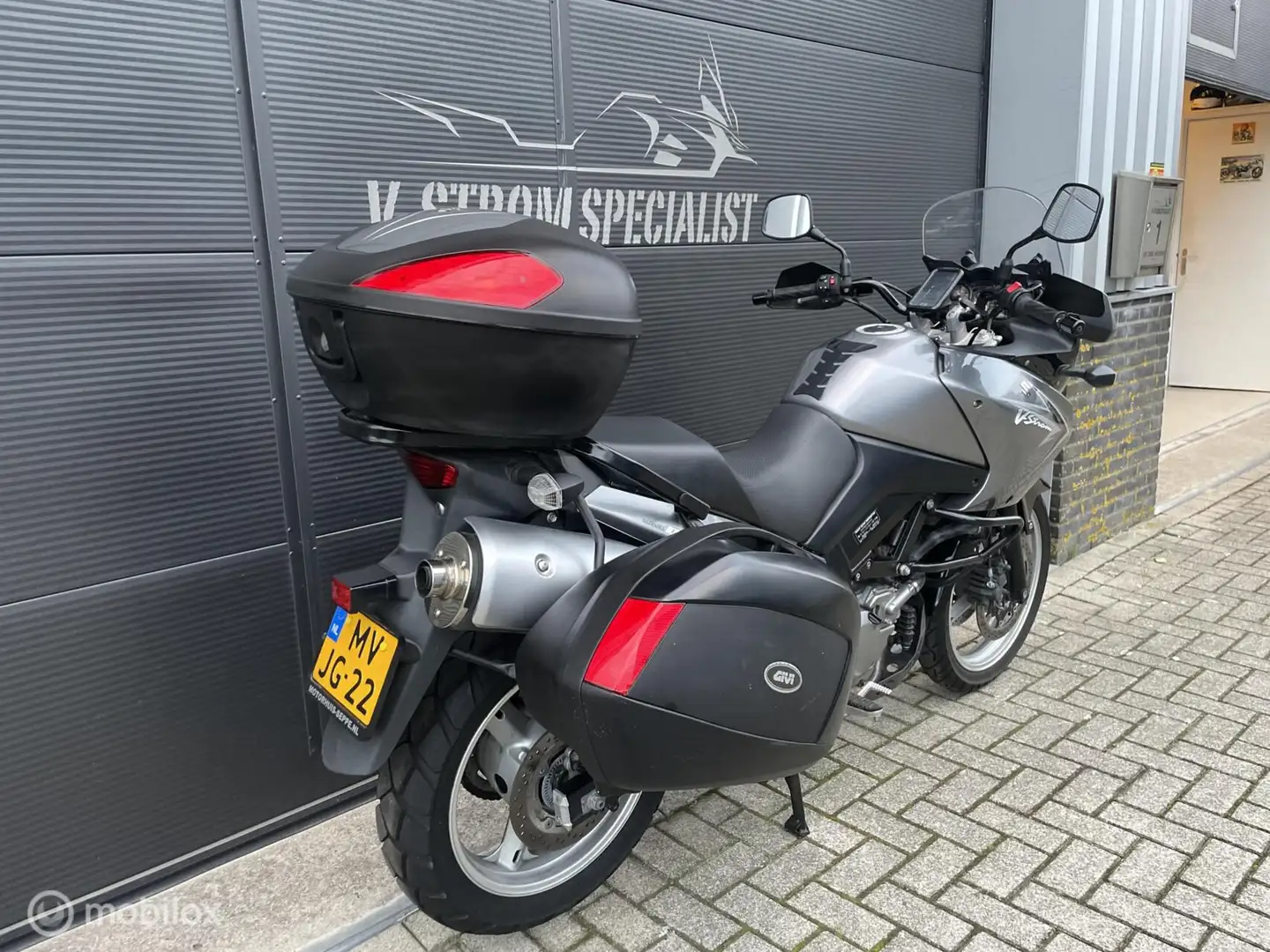 Suzuki V-Strom 650 DL T Grau - 2