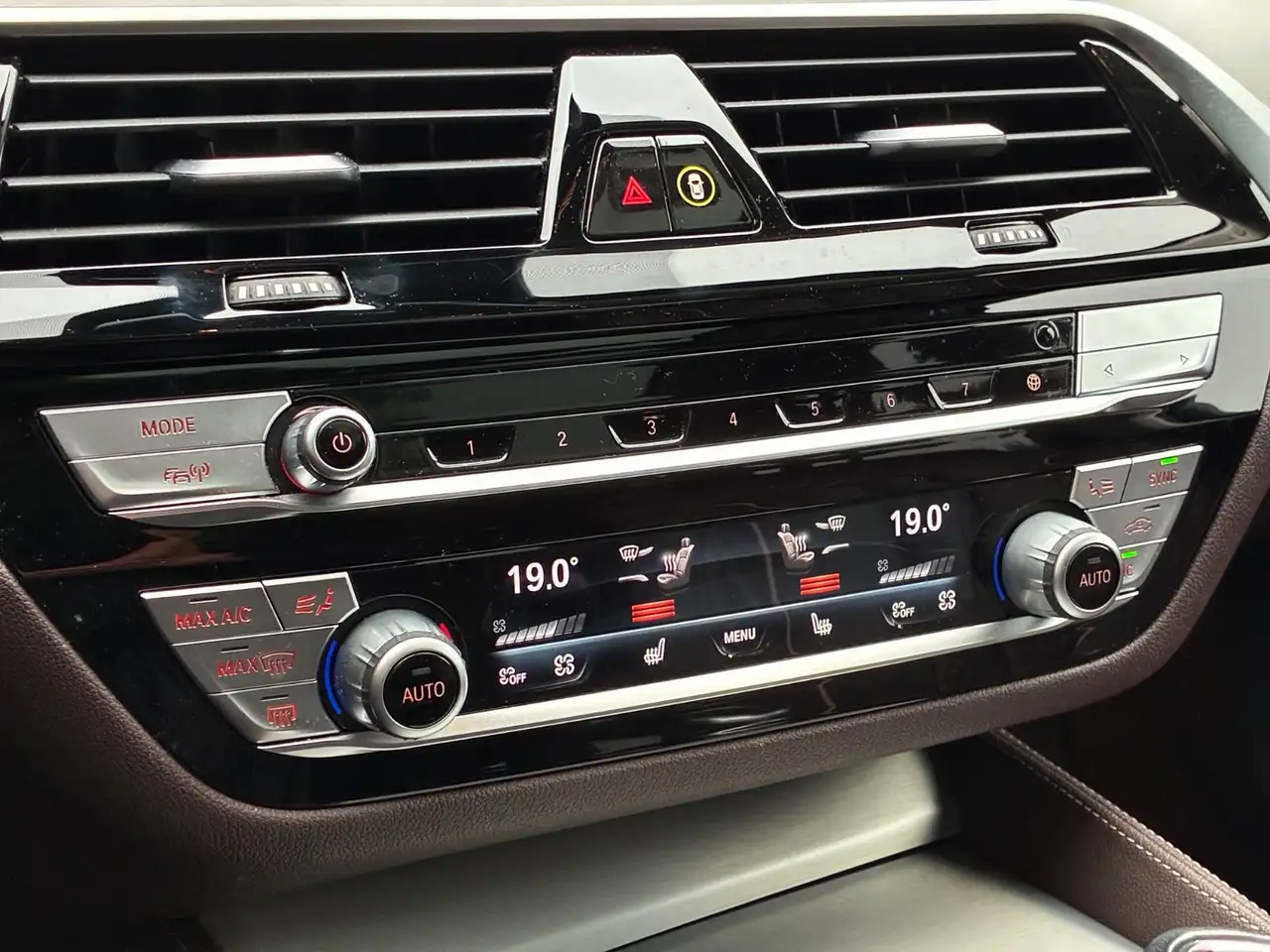 BMW 530E TOURING LUXE LINE - 292ch - 123 000KMS - TOIT PANORAMIQUE - 360° CAMÉRA - CAMÉRA D'AIDE AU STATIONNEMENT - HAYON ARRIÈRE ÉLECTRIQUE