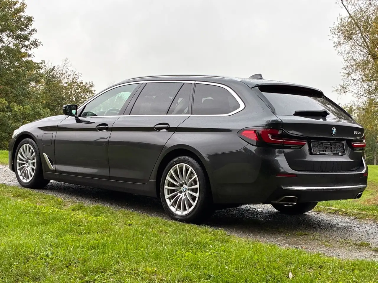 BMW 530E TOURING LUXE LINE - 292ch - 123 000KMS - TOIT PANORAMIQUE - 360° CAMÉRA - CAMÉRA D'AIDE AU STATIONNEMENT - HAYON ARRIÈRE ÉLECTRIQUE