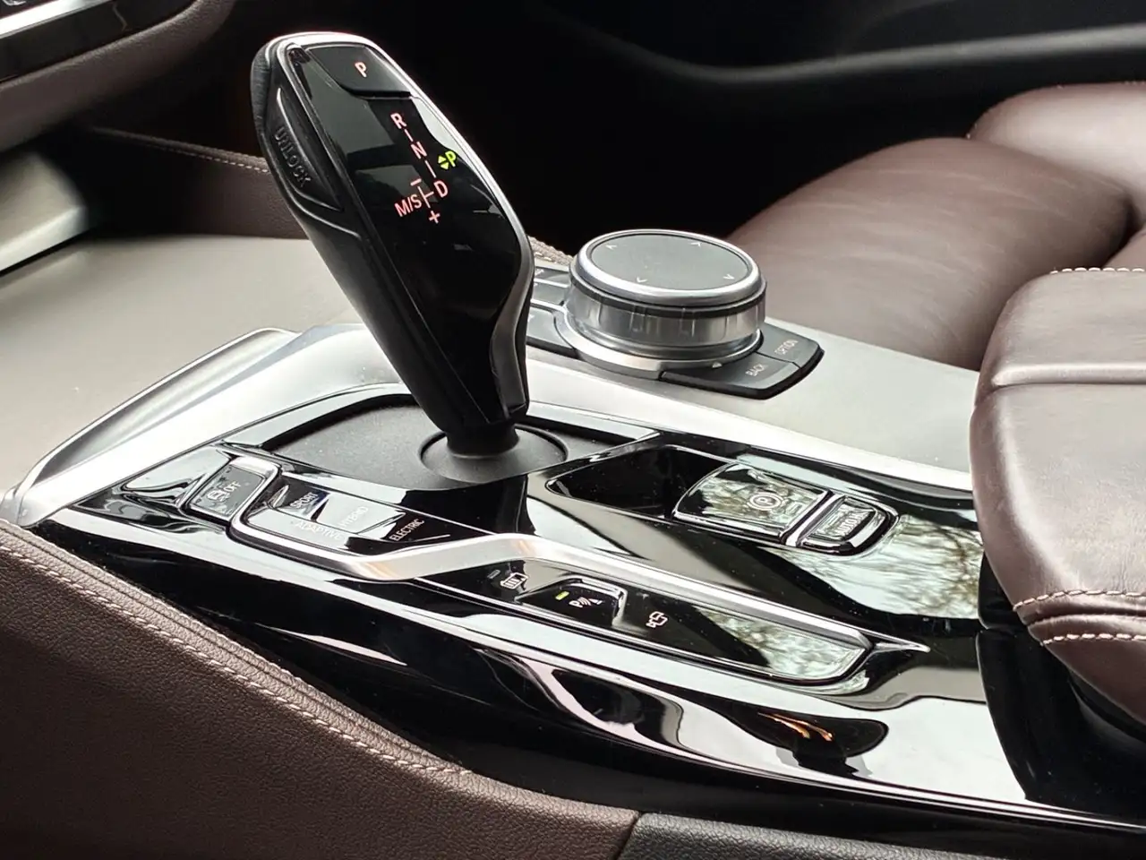 BMW 530E TOURING LUXE LINE - 292ch - 123 000KMS - TOIT PANORAMIQUE - 360° CAMÉRA - CAMÉRA D'AIDE AU STATIONNEMENT - HAYON ARRIÈRE ÉLECTRIQUE