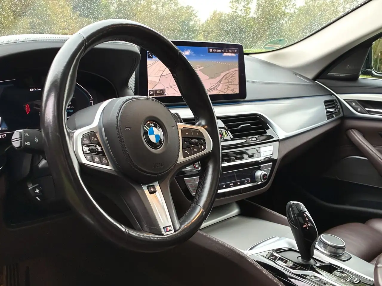 BMW 530E TOURING LUXE LINE - 292ch - 123 000KMS - TOIT PANORAMIQUE - 360° CAMÉRA - CAMÉRA D'AIDE AU STATIONNEMENT - HAYON ARRIÈRE ÉLECTRIQUE