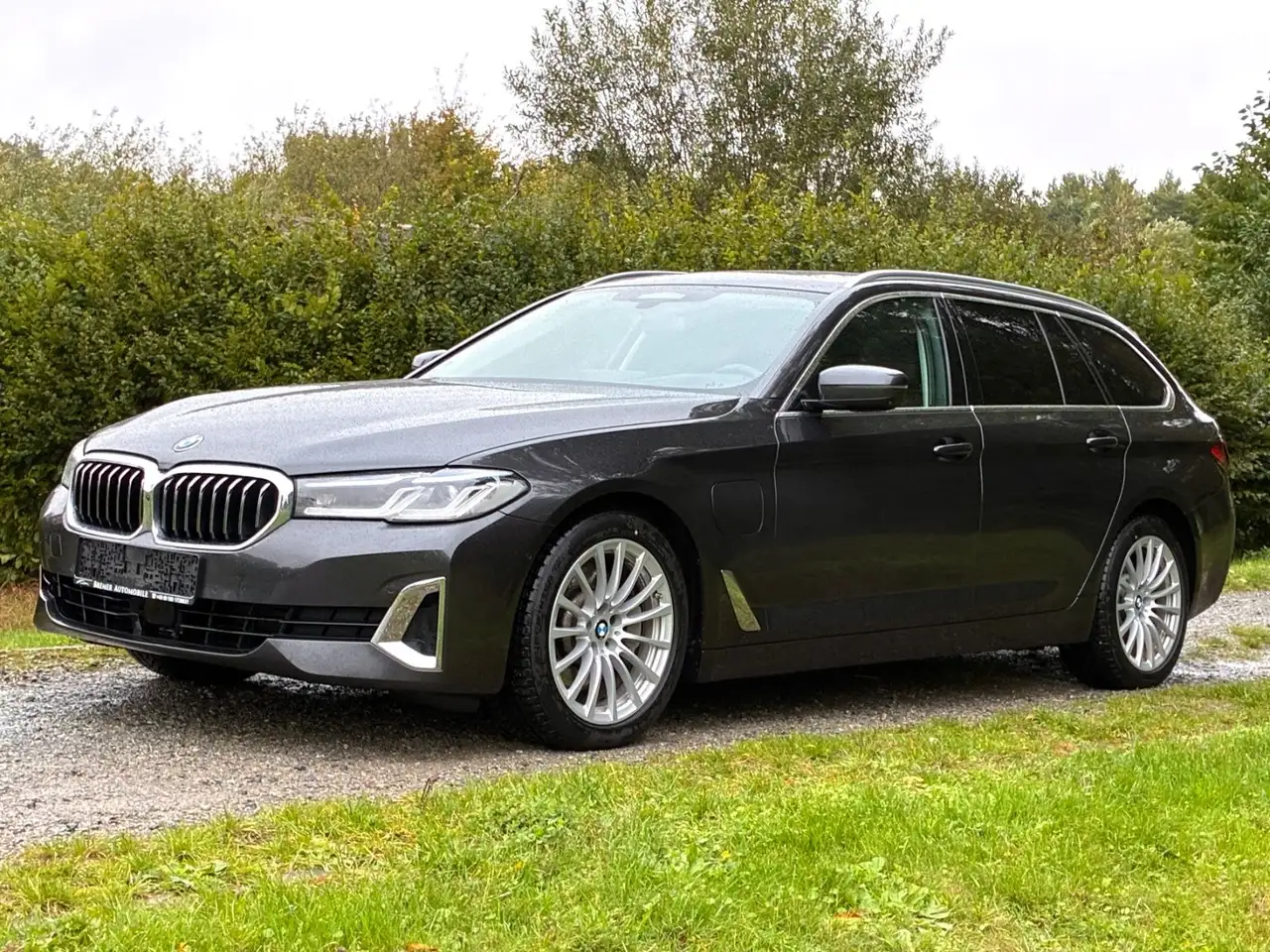 BMW 530E TOURING LUXE LINE - 292ch - 123 000KMS - TOIT PANORAMIQUE - 360° CAMÉRA - CAMÉRA D'AIDE AU STATIONNEMENT - HAYON ARRIÈRE ÉLECTRIQUE