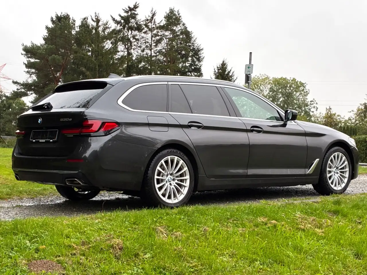 BMW 530E TOURING LUXE LINE - 292ch - 123 000KMS - TOIT PANORAMIQUE - 360° CAMÉRA - CAMÉRA D'AIDE AU STATIONNEMENT - HAYON ARRIÈRE ÉLECTRIQUE