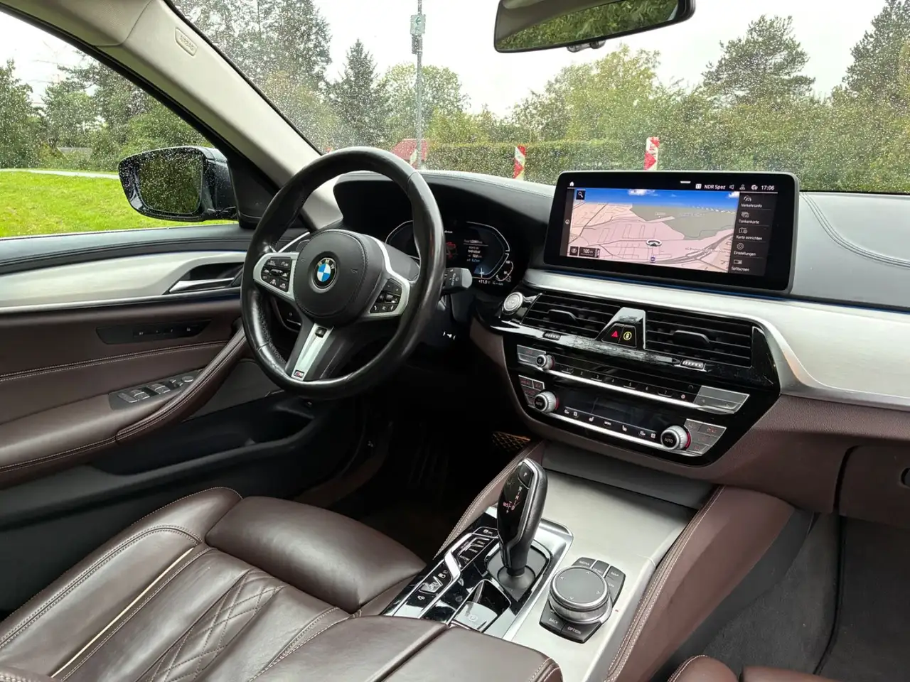 BMW 530E TOURING LUXE LINE - 292ch - 123 000KMS - TOIT PANORAMIQUE - 360° CAMÉRA - CAMÉRA D'AIDE AU STATIONNEMENT - HAYON ARRIÈRE ÉLECTRIQUE