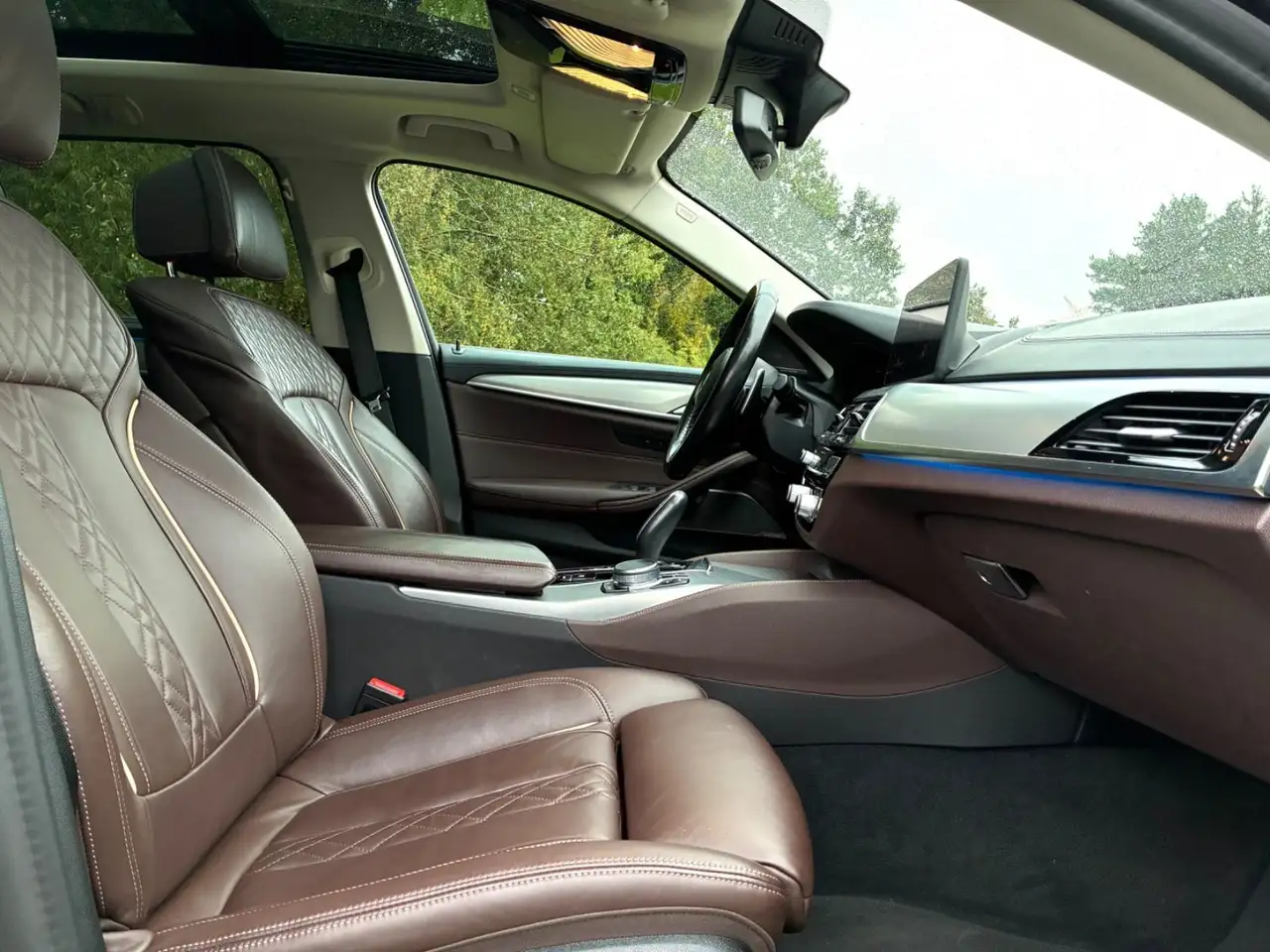 BMW 530E TOURING LUXE LINE - 292ch - 123 000KMS - TOIT PANORAMIQUE - 360° CAMÉRA - CAMÉRA D'AIDE AU STATIONNEMENT - HAYON ARRIÈRE ÉLECTRIQUE
