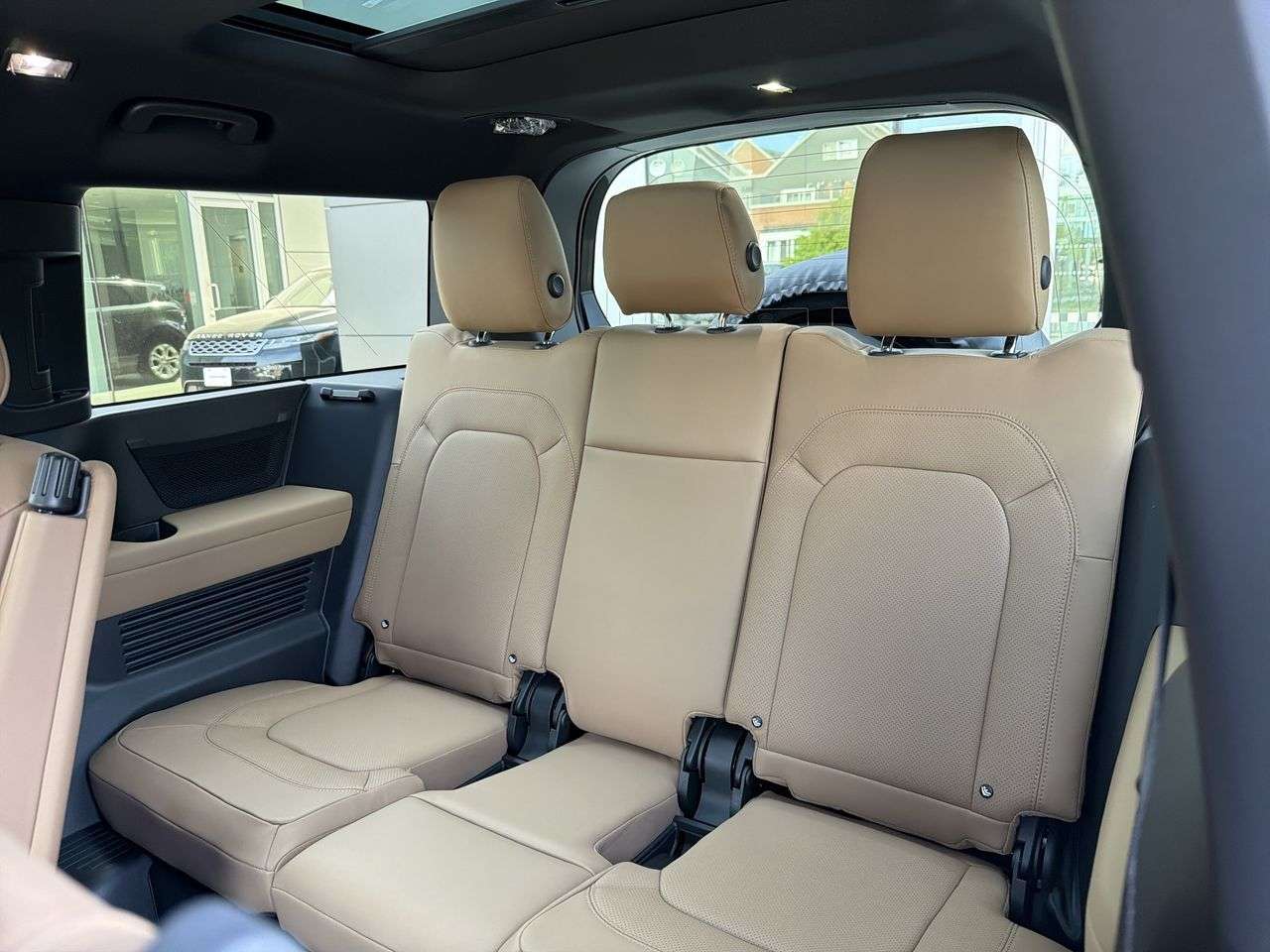 2026 Land Rover Defender 130 P300 S thumb 22