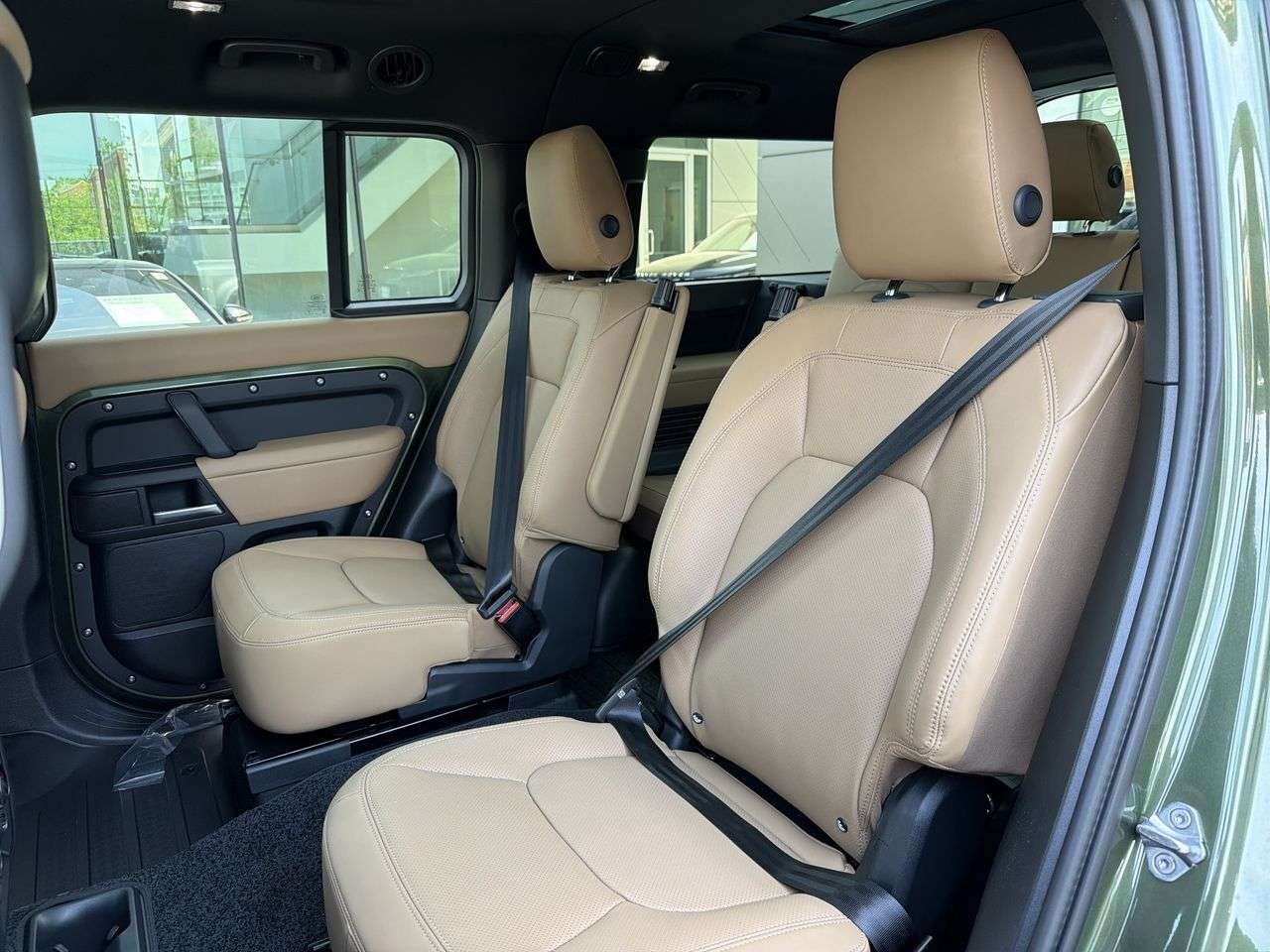 2026 Land Rover Defender 130 P300 S thumb 19