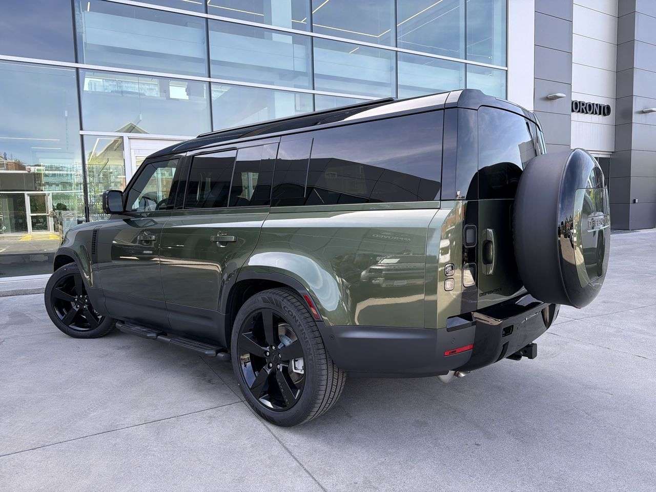 2026 Land Rover Defender 130 P300 S thumb 6