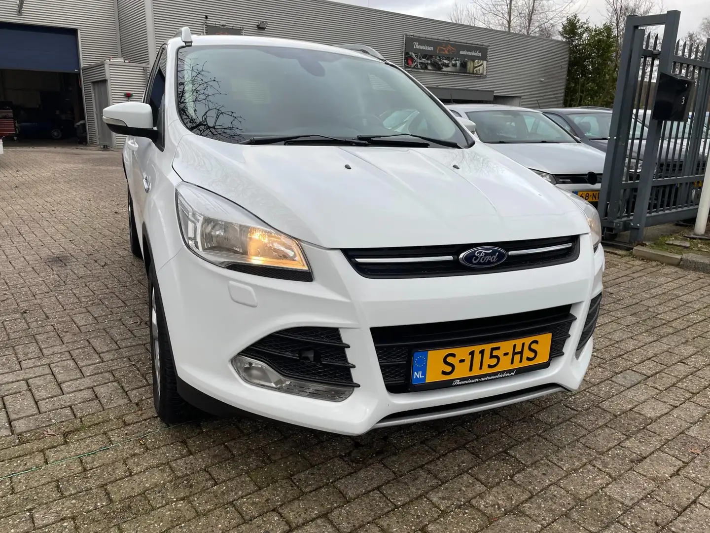 Ford Kuga 1.6 16 ecoboost Titanium 4WD 182 pk automaat, 115. Wit - 2