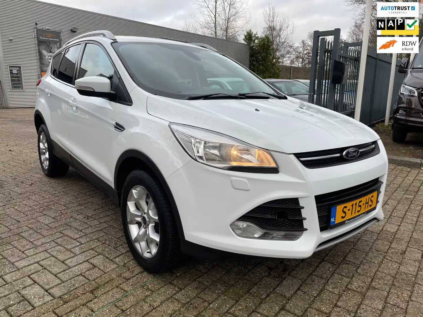 Ford Kuga 1.6 16 ecoboost Titanium 4WD 182 pk automaat, 115. Wit - 1