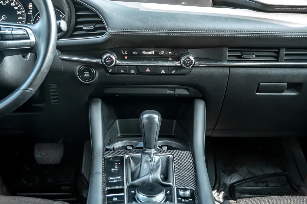 Mazda 3 снимка Mazda 3