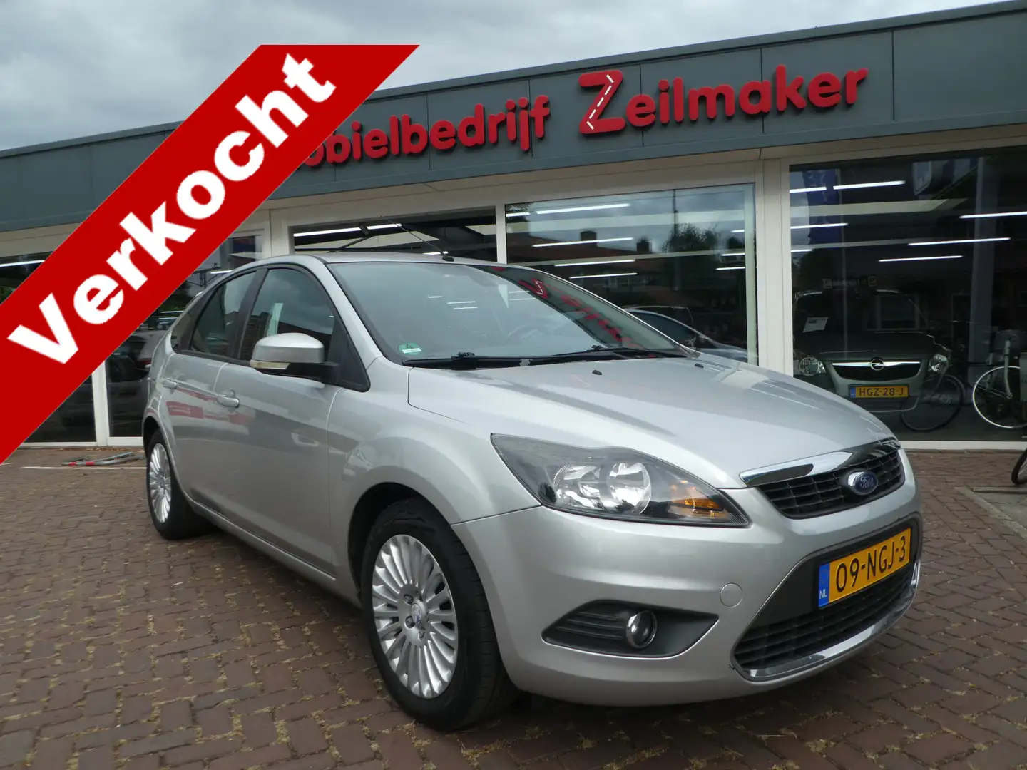 Ford Focus 1.8 Titanium Clima, Navi, Trekhaak, Lm velgen Grijs - 1