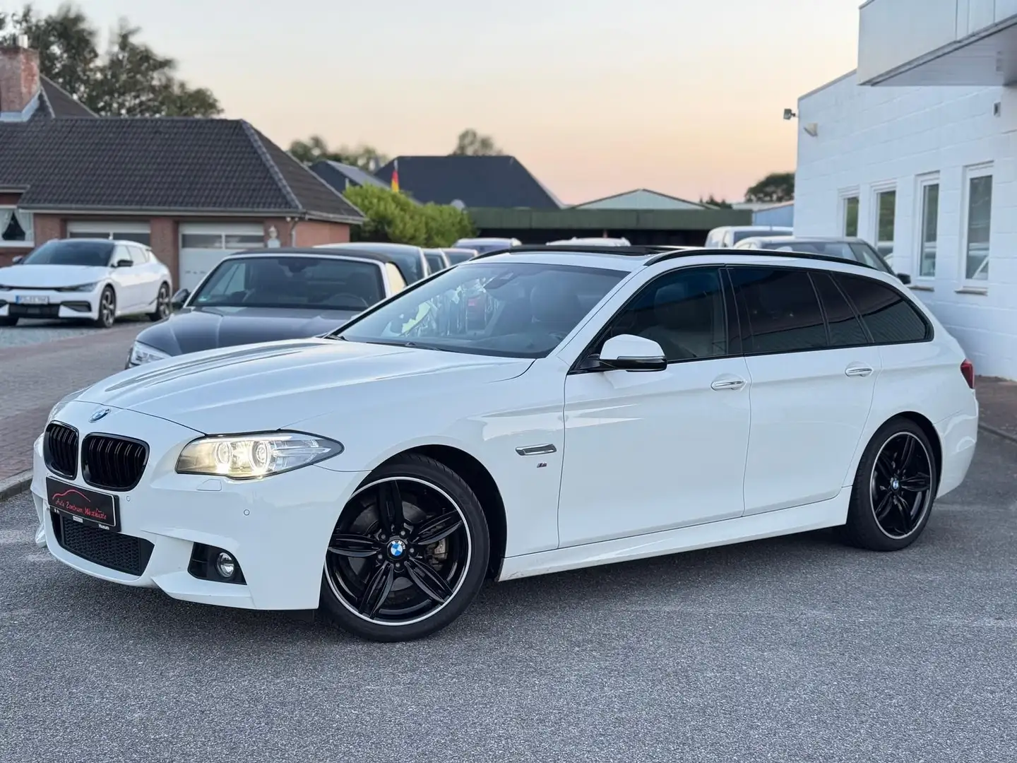 BMW 520 d Touring M-Paket Autom.Voll Pano HuD 19" Blanc - 2
