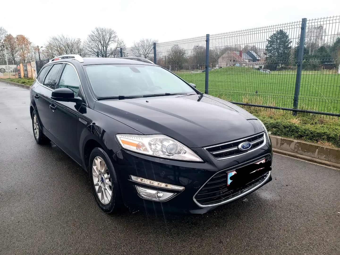Ford Mondeo Zwart - 1