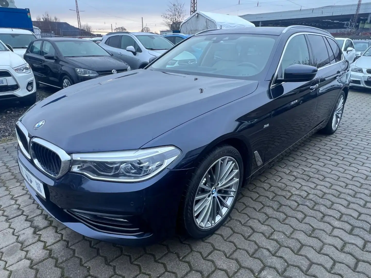 BMW 530 Touring i xDrive Sport Line SHZ,LEDER,TV,LH Blau - 1