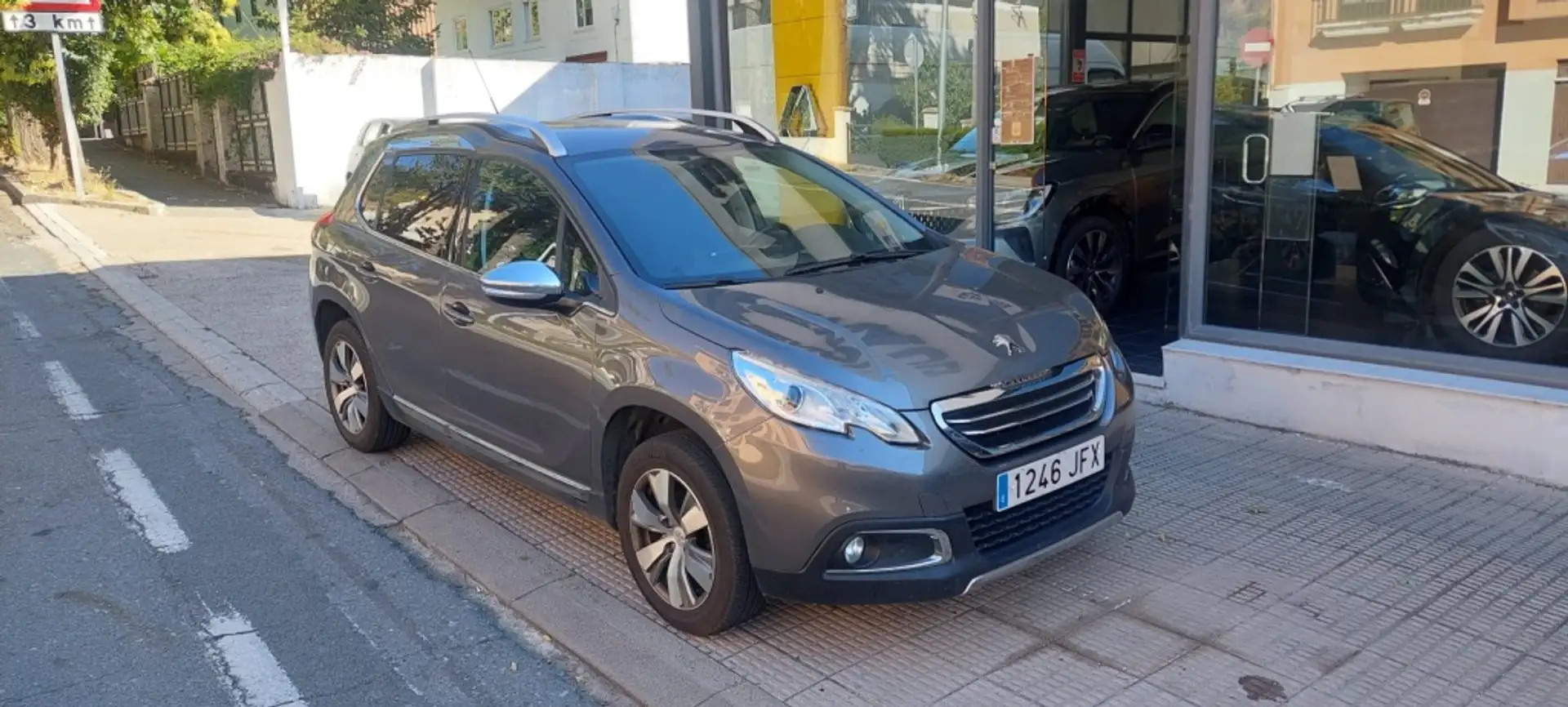 Peugeot 2008 1.6 e-HDI Allure Gris - 2