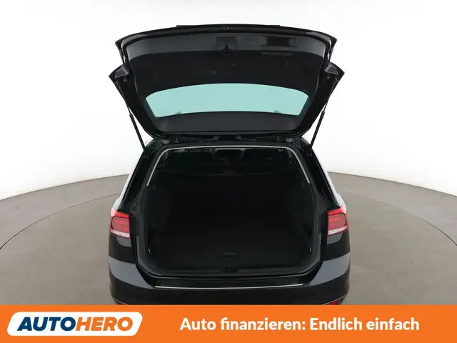 Volkswagen Passat view 17