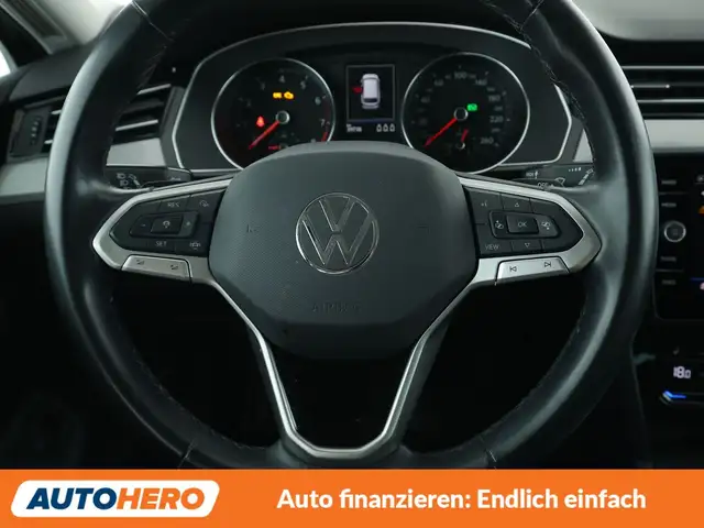 Volkswagen Passat view 19