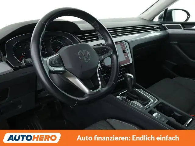 Volkswagen Passat view 11