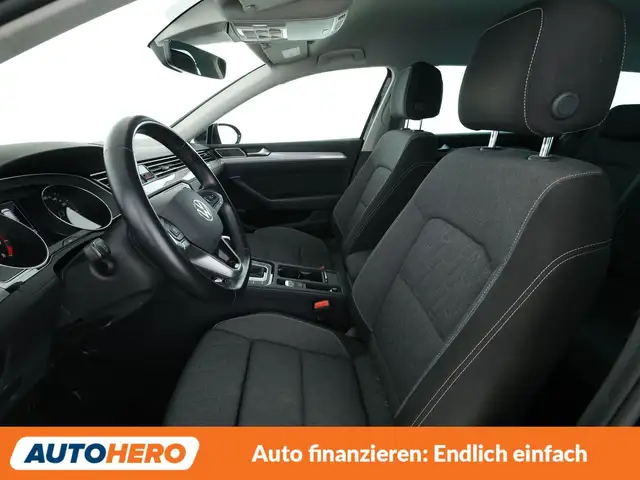 Volkswagen Passat view 10