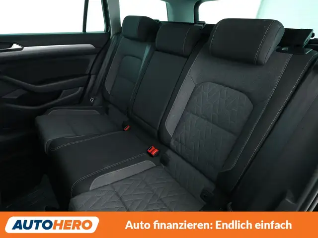 Volkswagen Passat view 14
