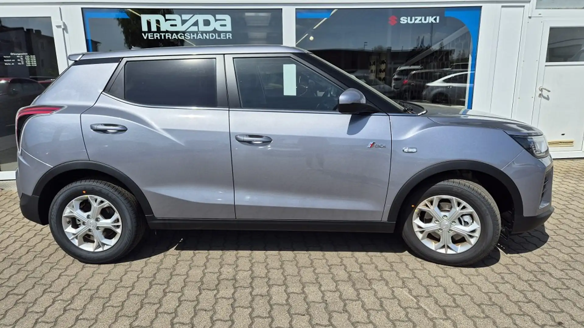 KGM Tivoli Nomad 6MT 2WD Gris - 2