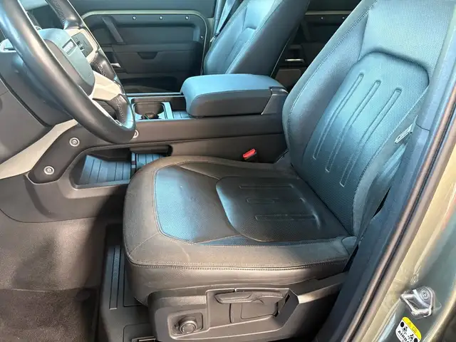 Land Rover Defender view 10