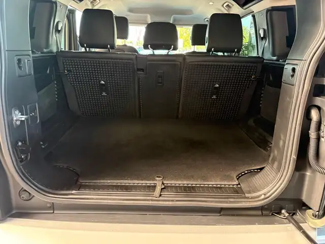 Land Rover Defender view 13