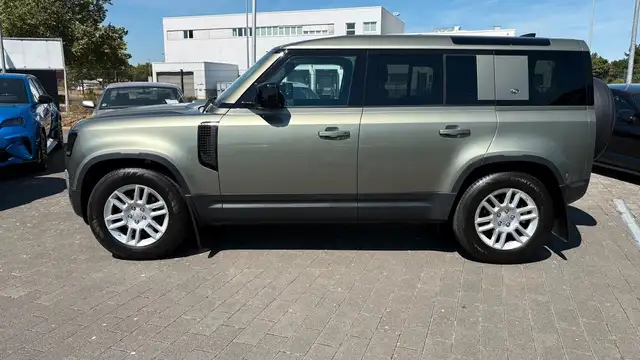 Land Rover Defender view 3