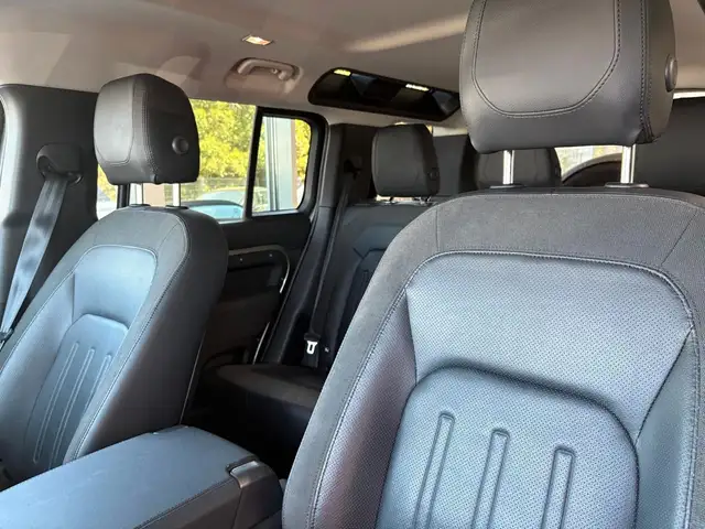 Land Rover Defender view 11